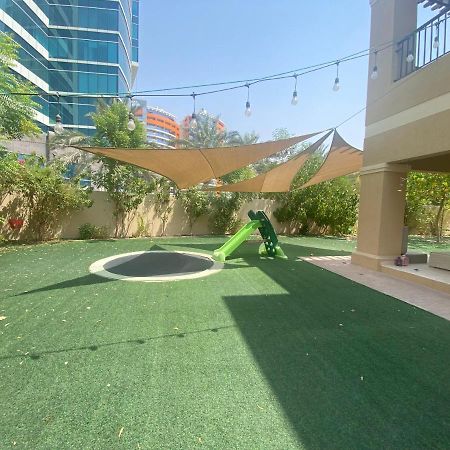 דובאי Spacious 4-Bedroom Villa, Children Friendly מראה חיצוני תמונה