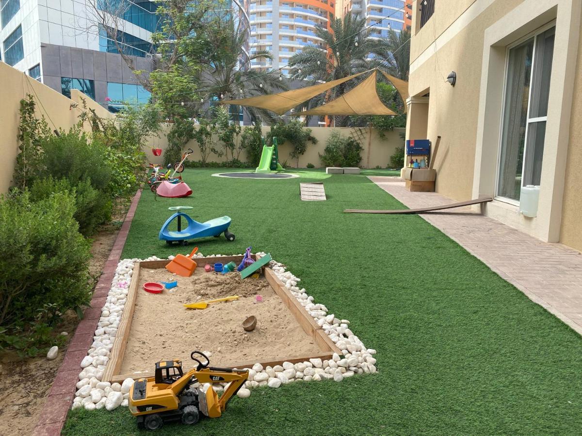 דובאי Spacious 4-Bedroom Villa, Children Friendly מראה חיצוני תמונה