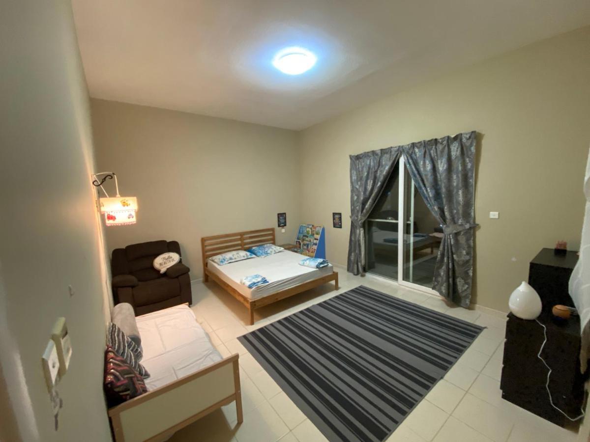 דובאי Spacious 4-Bedroom Villa, Children Friendly מראה חיצוני תמונה