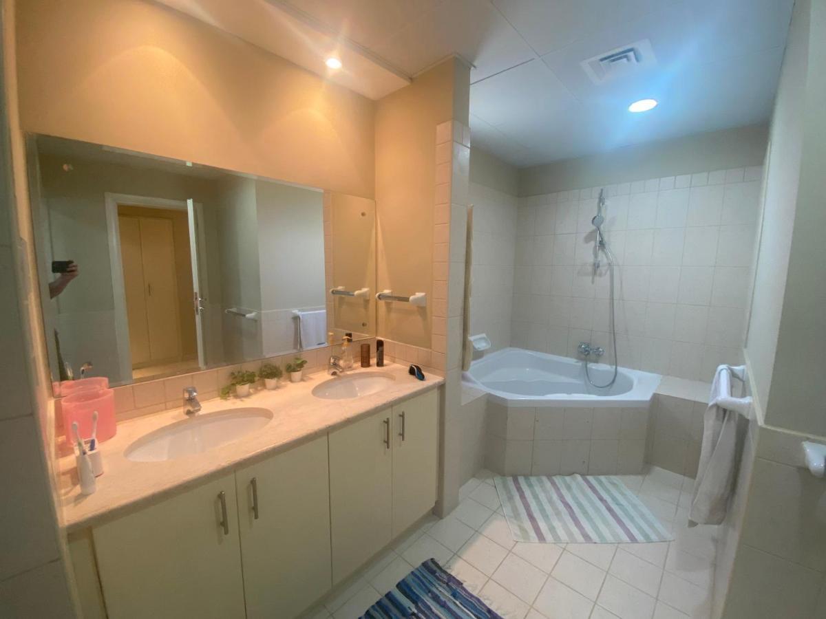 דובאי Spacious 4-Bedroom Villa, Children Friendly מראה חיצוני תמונה