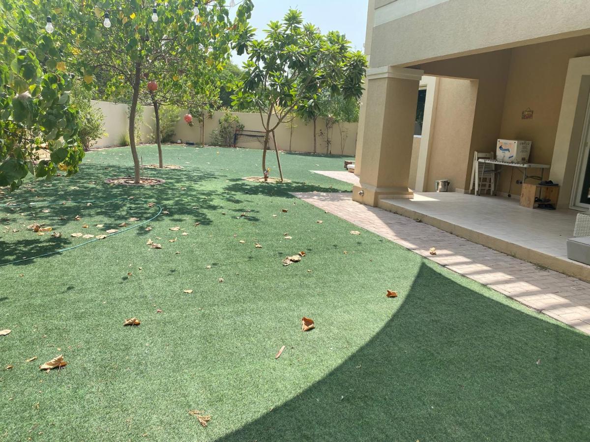 דובאי Spacious 4-Bedroom Villa, Children Friendly מראה חיצוני תמונה