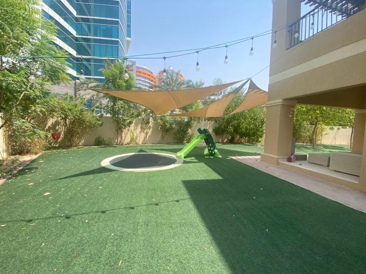 דובאי Spacious 4-Bedroom Villa, Children Friendly מראה חיצוני תמונה