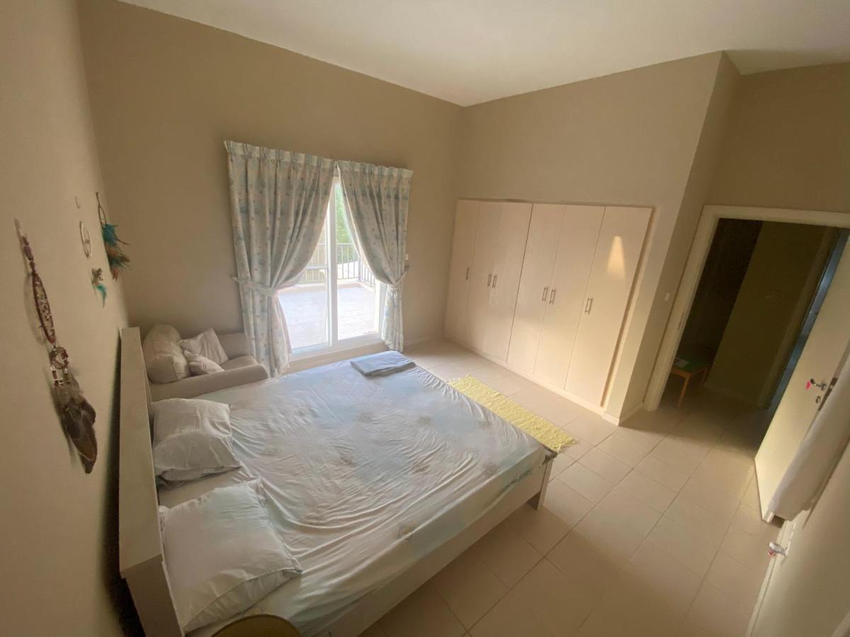 דובאי Spacious 4-Bedroom Villa, Children Friendly מראה חיצוני תמונה