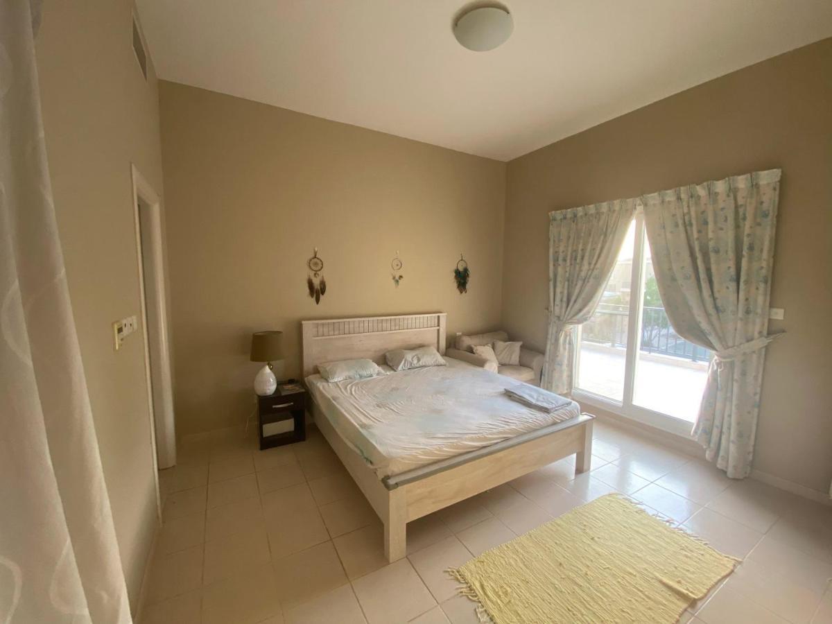 דובאי Spacious 4-Bedroom Villa, Children Friendly מראה חיצוני תמונה