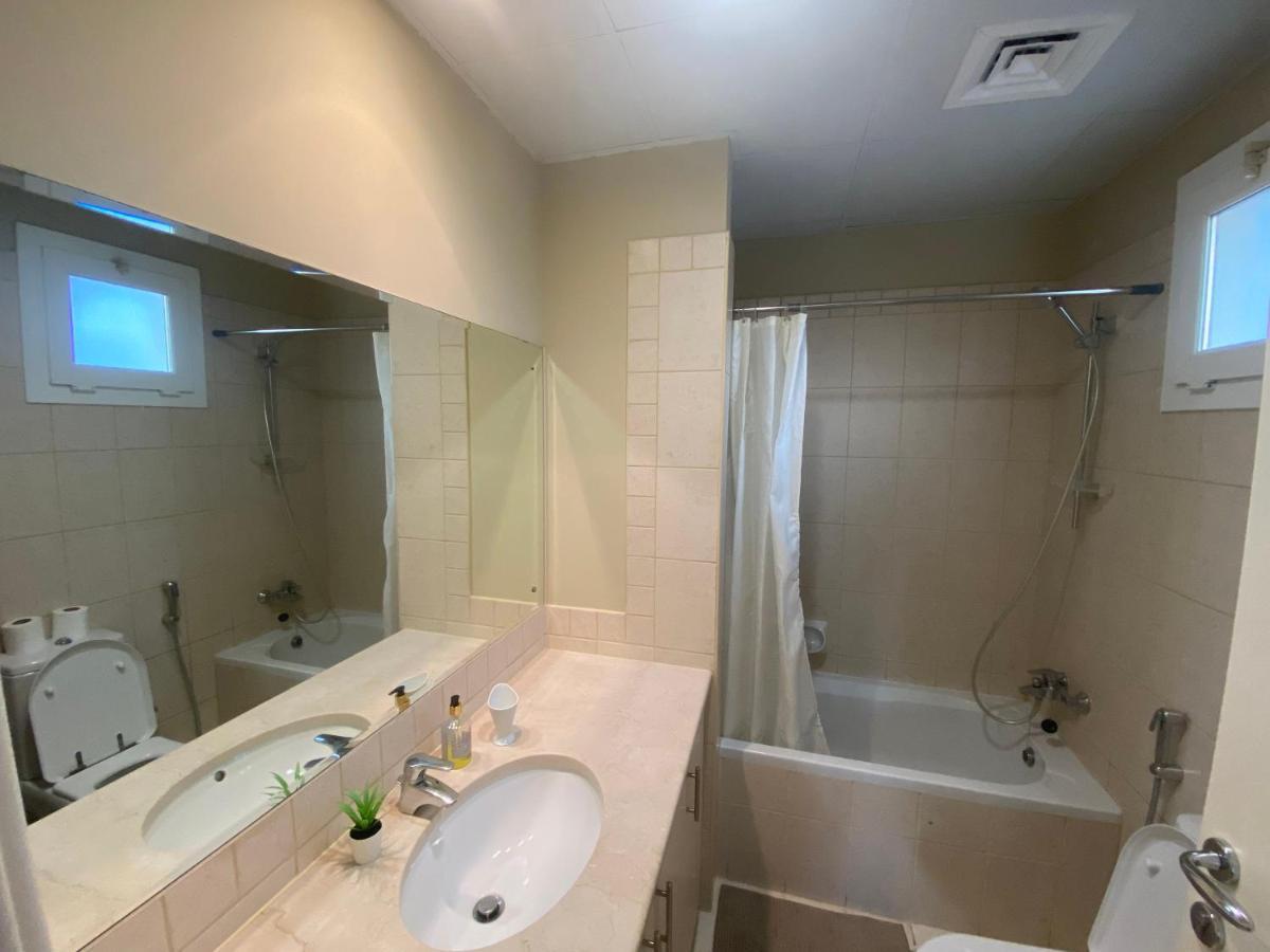 דובאי Spacious 4-Bedroom Villa, Children Friendly מראה חיצוני תמונה